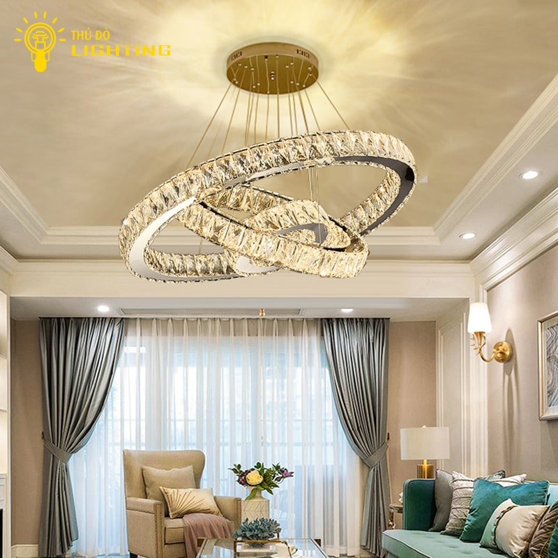 Thiết kế đèn chiếu sáng phòng khách hiện đại luôn là một trong những điều được chú ý hàng đầu trong thiết kế nội thất. Việc sử dụng đèn chiếu sáng ấn tượng giúp mang lại không gian sống hiện đại hơn. Hãy cùng khám phá những thiết kế đèn chiếu sáng phòng khách đẹp và tinh tế và sử dụng chúng để tạo không gian sống hoàn hảo cho gia đình của bạn.