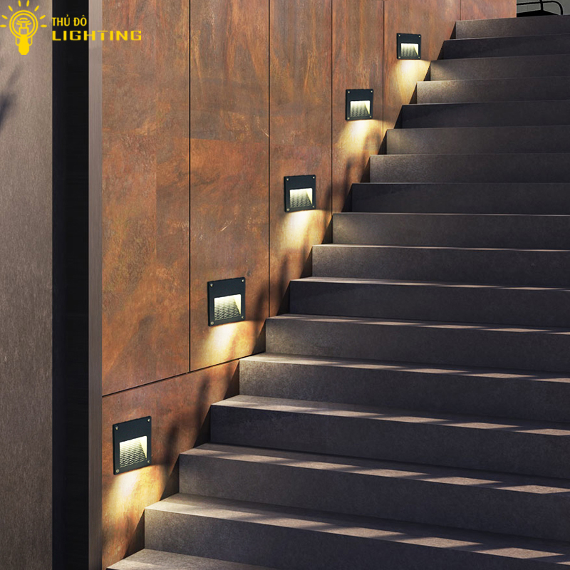 Đèn led chân cầu thang không chỉ làm đẹp mà còn mang lại nhiều lợi ích. Điều khiển qua điện thoại, giúp tiết kiệm điện năng hơn và xóa tan nỗi lo ngại về chật hẹp hay không gian hẹp.